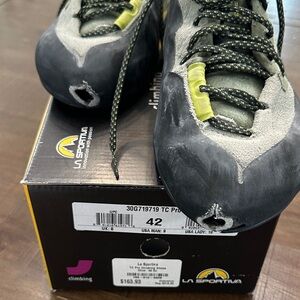 La Sportiva Men's Athletic Shoes - Black and Green